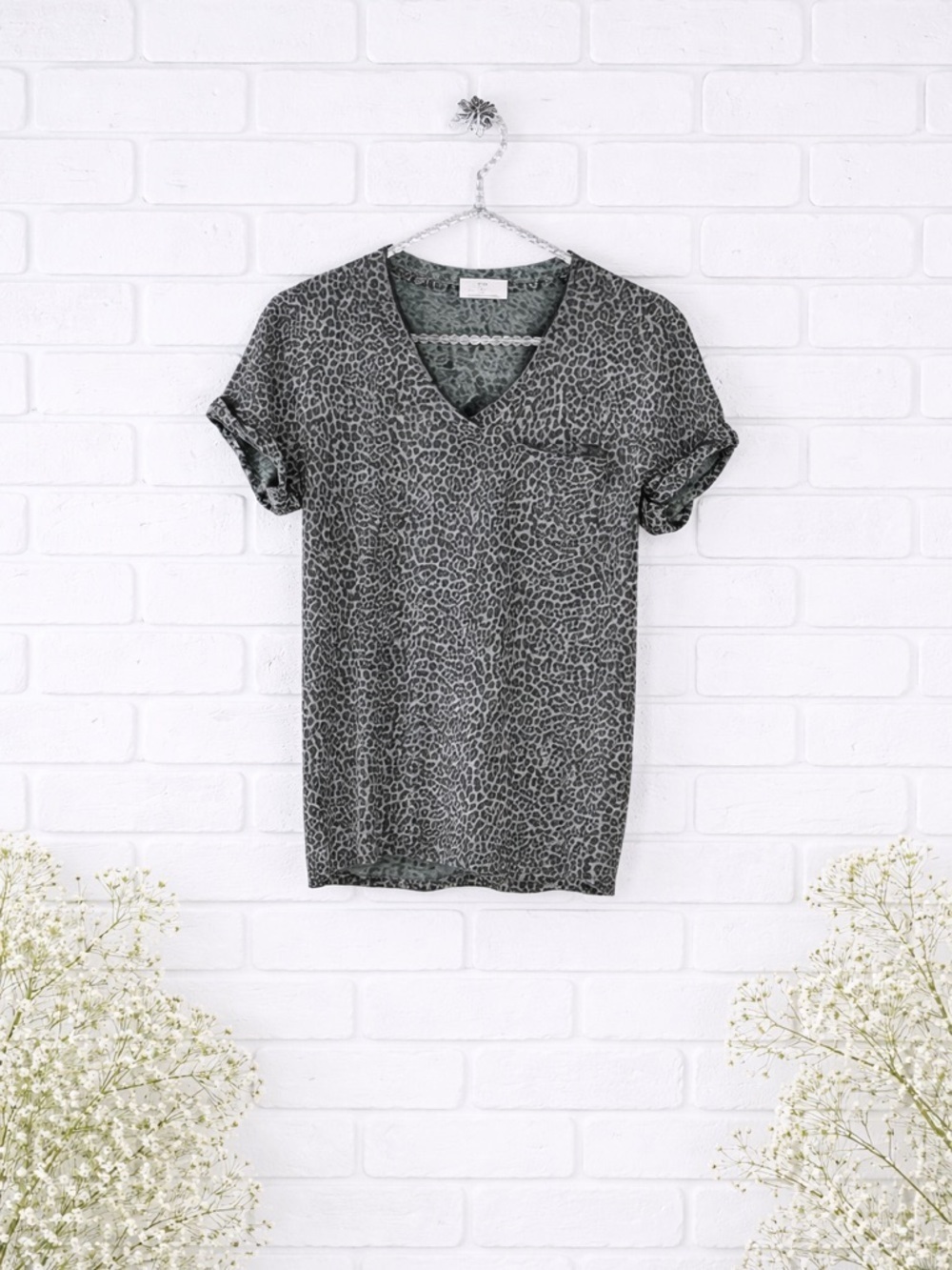 Anthropologie t.LA Gray Animal Print Short Sleeve Tee Size S